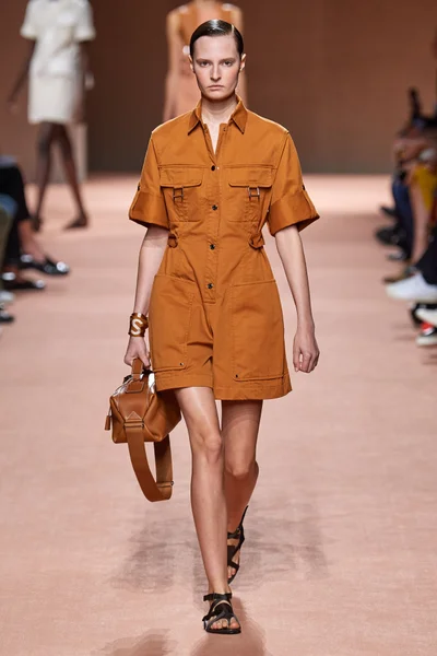 Look 11